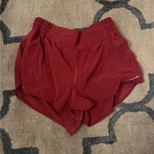 Lululemon 2.5 inch HIGH RISE Hotty Hot Short
